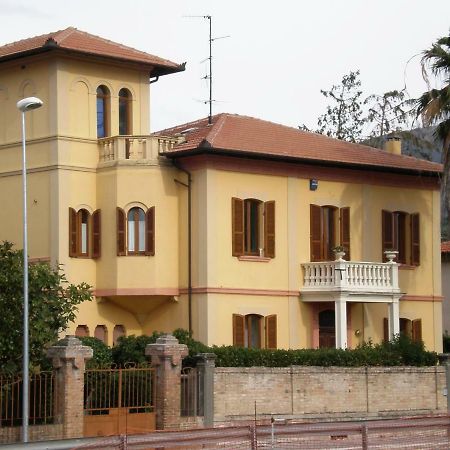 Liberty House Ξενοδοχείο Φολίνιο Εξωτερικό φωτογραφία
